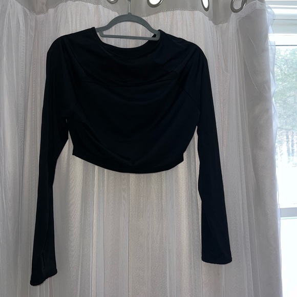 Gymshark black medium long sleeve crop top - Picture 2 of 3